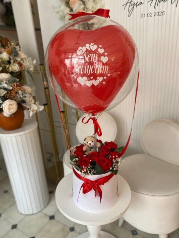 Bobo Balon ve 7 adet Gül Mini Ayıcık